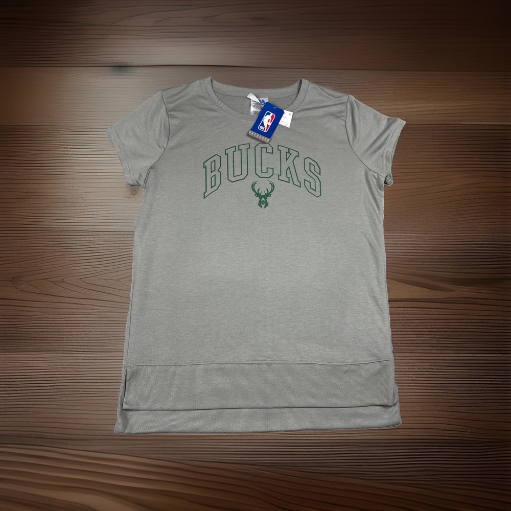 NBA Milwaukee Bucks Women's Lightweight Terry High Low T-Shirt in Grey, Medium